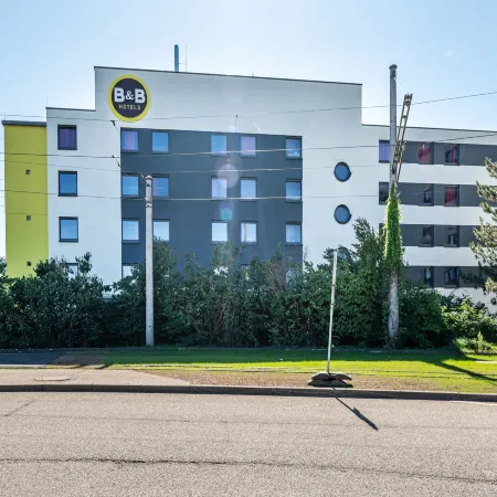 B&B HOTEL Freiburg-Süd Отели рядом с достопримечательностью «Река Дреизам»