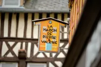 La Maison de Pierre et Valérie Saint Catherine Hotels in 