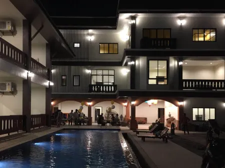 SRI ANAN PURA HOTEL Отели рядом с достопримечательностью «Ват Пратхат Дой Сутхеп»