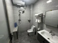 Tianhong Grand Hotel (Tengzhou Railway Station)