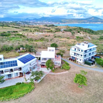 Comic Hostel Hotels near White Sand Beach