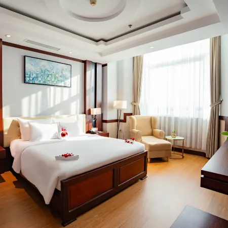 Van Phat Riverside Hotel
