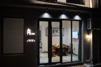 Jiumen Homestay (Xi'an Bell and Drum Tower Huimin Street) Hotel a 