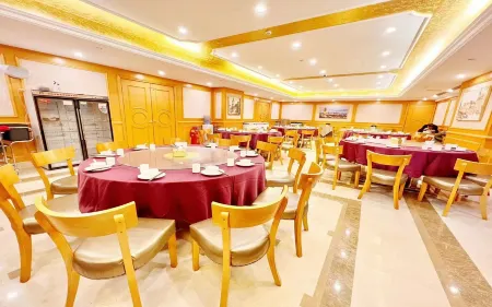 Vienna International Hotel (Wuhan Wujiashan, Dongxihu Avenue, Qixiong Road) Отели рядом с достопримечательностью «Jiuzhen Forest Park»