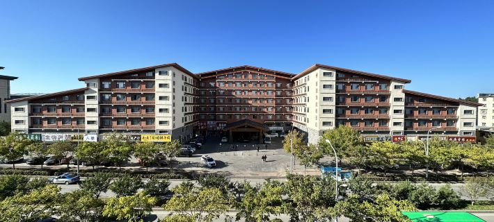 Royal Hot Spring Hotel Hotele w: Antu