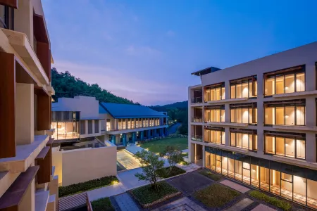 Anji Wufengshan Sports Village Hi5 Hiyue Hotel Отели рядом с достопримечательностью «Earth Light Art Commune»