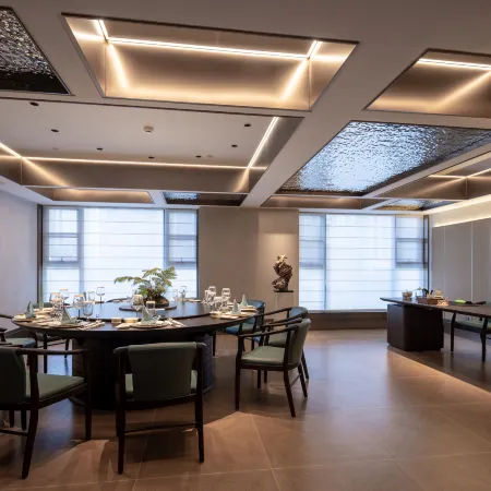Xinyang Hampton by Hilton Hotel