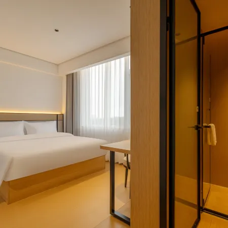 Rujia Ruibai Cloud Hotel (Rushan Silver Beach Thumb Square Store)