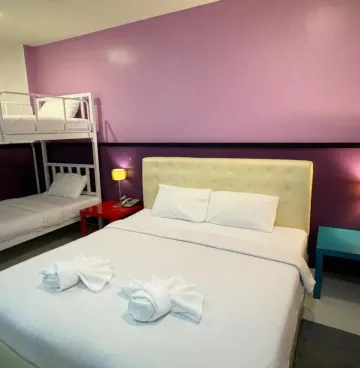 อพาร์ทเมนท์สำหรับครอบครัวพร้อมเตียงควีนไซส์ 1 และเตียงเดี่ยว 2 เตียง