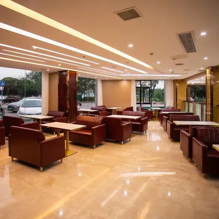 Longzhimeng Grand Hotel (Poyang Donghu Park)