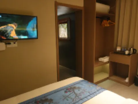 Danxia Gate Courtyard Hotel
