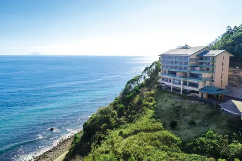 IZU RETREAT  by Onko Chishin