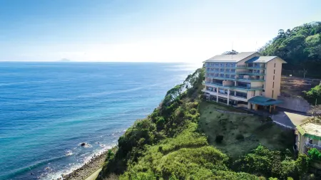 IZU RETREAT  by Onko Chishin