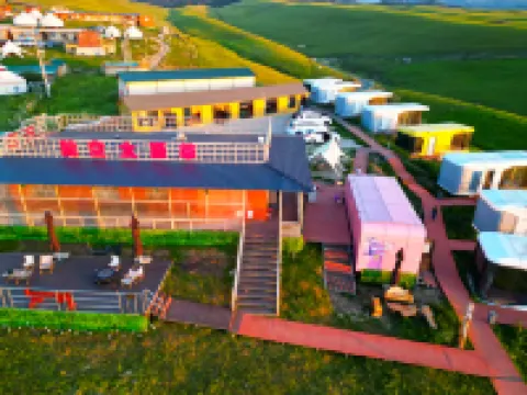 Tekes Qionghai Cloud Grassland Space Capsule Camp