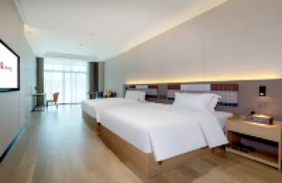 Cloud Four Seasons Hotel (Ningchuncheng Branch, Beihai High speed Railway Station)