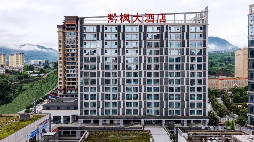 Qianfeng Grand Hotel Hotel di Hezhang