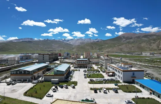 浪卡子隴巴莊園大酒店