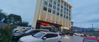 Yun Bo Hotel - parcheggio