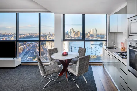 Meriton Suites North Sydney Отели рядом с достопримечательностью «The Cenotaph»