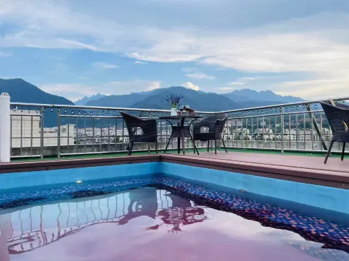 Taibaishan Yijing Holiday Hot Spring Hotel