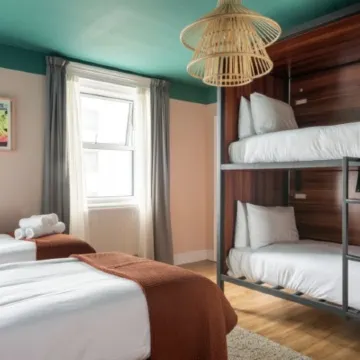 West Beach Hotel Brighton Отели рядом с достопримечательностью «Пирс Брайтона»