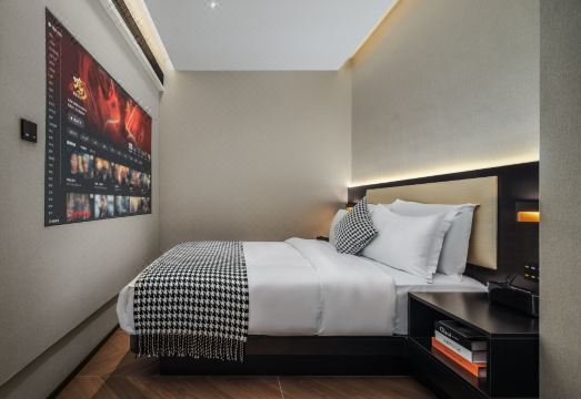LIA Hotel의 깔끔한 리셉션 공간