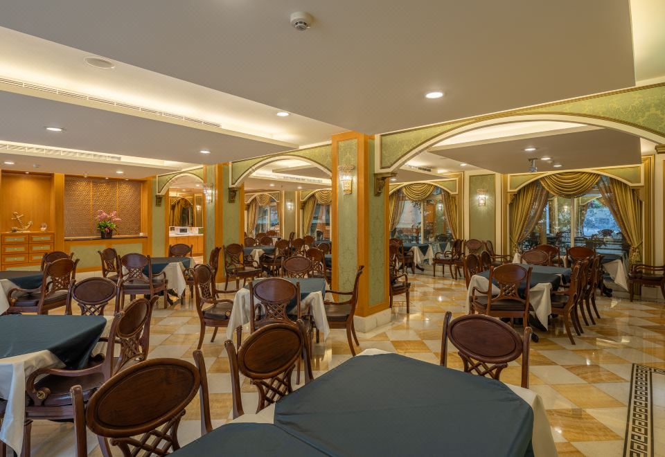 Grand Pleasure Spring Hotel