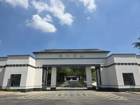 Longshan Hotel Отели в г. Даньцзянкоу