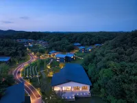Passing-Cloud Resort Secluded Villa Hotels in Xinyang