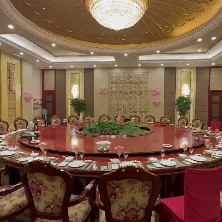 Huaqiao Hotel