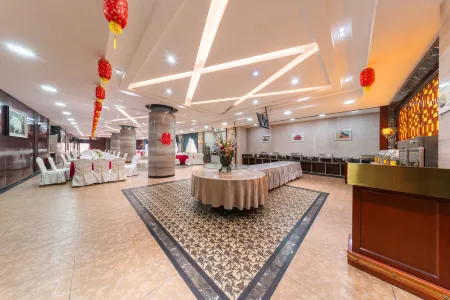 Xin He Hotel Отели в г. Токсу