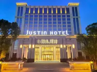 Justin Hotel - Bergblick