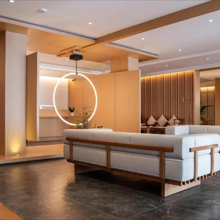 Muhua Hotel (Hangzhou West Lake Broken Bridge)