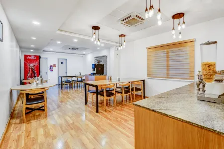 Upar Hotels Nungambakkam Nearby US Consulate Apollo Hospital Sankara Nethralaya