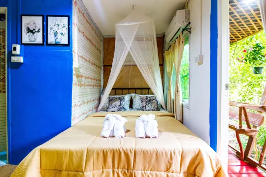 ห้องป่าชายเลน เตียงควีน ปรับอากาศ