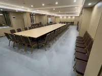 Hongqi Hotel (Wuyuanhe Stadium Branch) Hotels near Jiari Beach