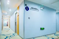 Super 8 Hotel (Chengde Weichang Hedong Branch) - 2-Star