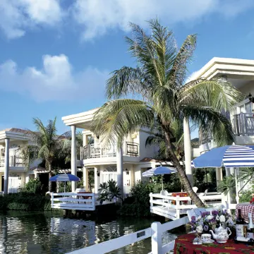 The Swanlake Villa Resort Hotel