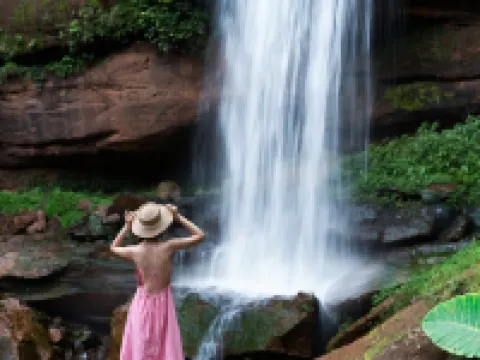 Su Ri Qinghe Cliff Waterfall Wild Luxury Hotel Hotels in Chishui