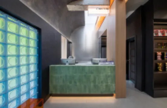 Sea of Flowers Esports Hot Spring Hotel (Dujiangyan Nanqiao)