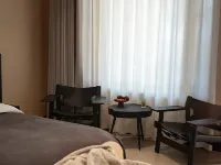 Wood Forest Designer Villa Seaview Courtyard Vacation Boutique Stay (Dali Erhai) - กระท่อม