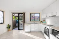 Convenient 2BR Apartment – Comfort & Steps to Liverpool Transit - Parking