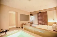 Dalian Manshe Hot Spring Hotel (Donggang Business District Gangwan Square Subway Station)