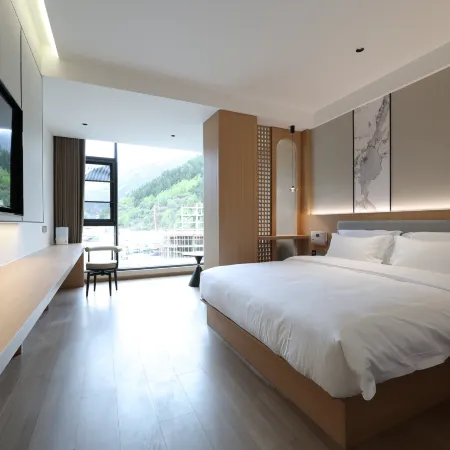 LuHe Luhe · Oxygen-Rich Mountain Lodge (Shuangqiao Valley Scenic Area)
