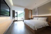 LuHe Luhe · Oxygen-Rich Mountain Lodge (Shuangqiao Valley Scenic Area)