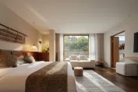 Sishi Four Seasons Homestay (Zhaoxing Dong Village) - พร้อมระเบียง