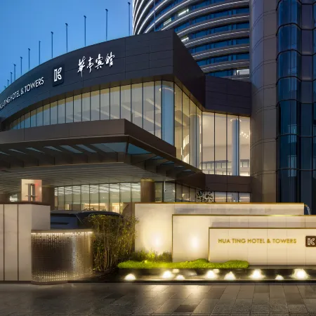 The Kunlun Hua Ting Hotel & Towers,Shanghai Отели рядом с достопримечательностью «Шанхайский стадион»