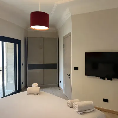 Brassbell Homes - Next to Lebanon Embassy Отели рядом с достопримечательностью «Замалек»