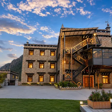 Daocheng Jiangze Homestay