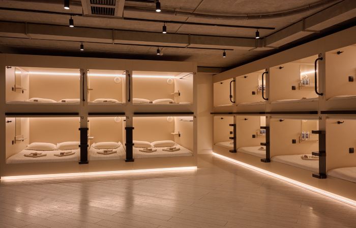 Deep Capsule Hotel (Дип)